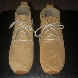Eddie Bauer Travex chukka tan size 6